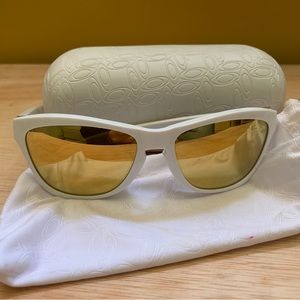 Oakley Jupiter sunglasses, in good condition no scratches.